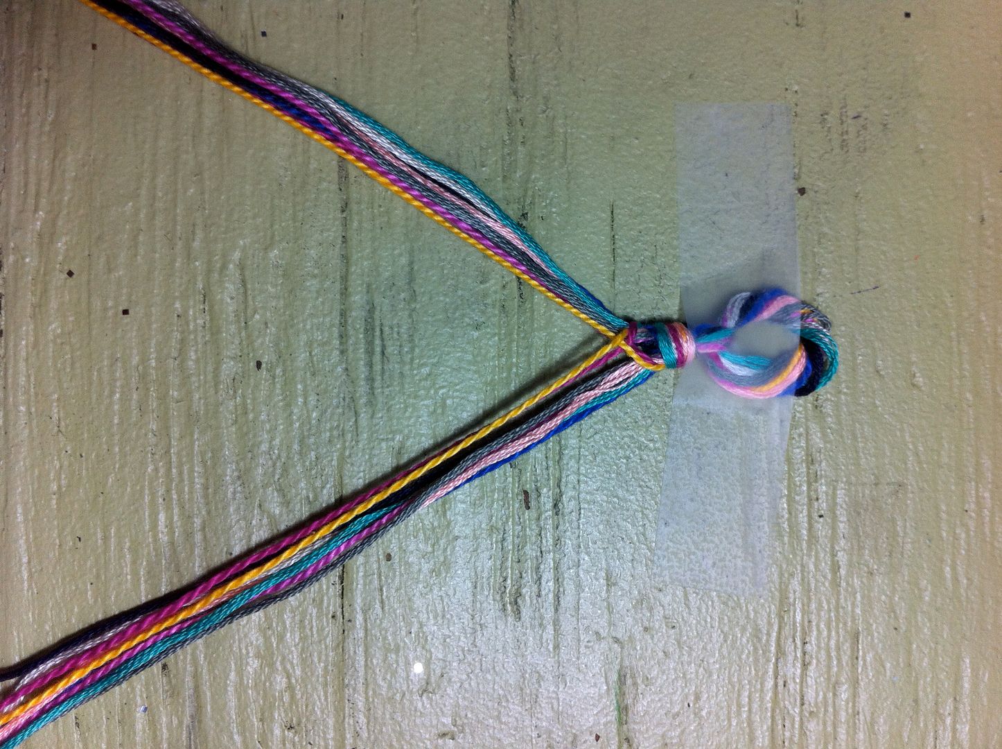 DIY FISHTAIL FRIENDSHIP (BRACELET)